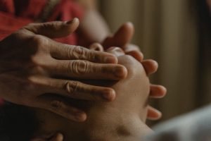 Read more about the article Техники массажа лица для улучшения состояния кожи
