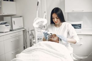 Read more about the article Профессиональный уход за кожей лица: почему он необходим и какие процедуры выбрать