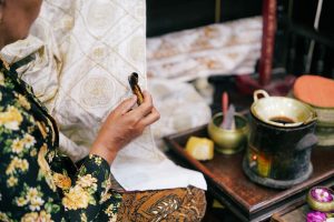 Read more about the article Восковые полоски и горячий воск: что выбрать для депиляции?