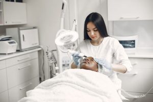 Read more about the article Профессиональный уход за кожей: что это такое и как выбрать программу