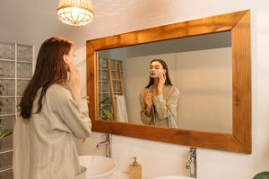 Read more about the article Уход за кожей после поверхностного пилинга: что можно и чего лучше избегать
