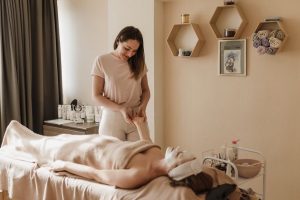 Read more about the article Уход за кожей после салонных процедур: что уточнить у мастера