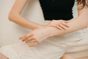 Read more about the article Вросшие волосы после депиляции: как ухаживать за кожей