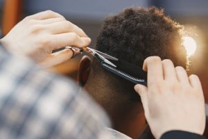 Read more about the article Мужская восковая депиляция: где удобна и что учесть перед визитом