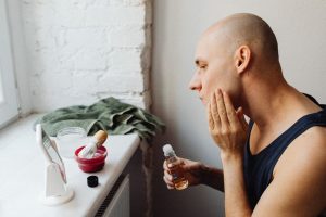 Read more about the article Мужской уход за кожей: бритьё, депиляция и салонные процедуры